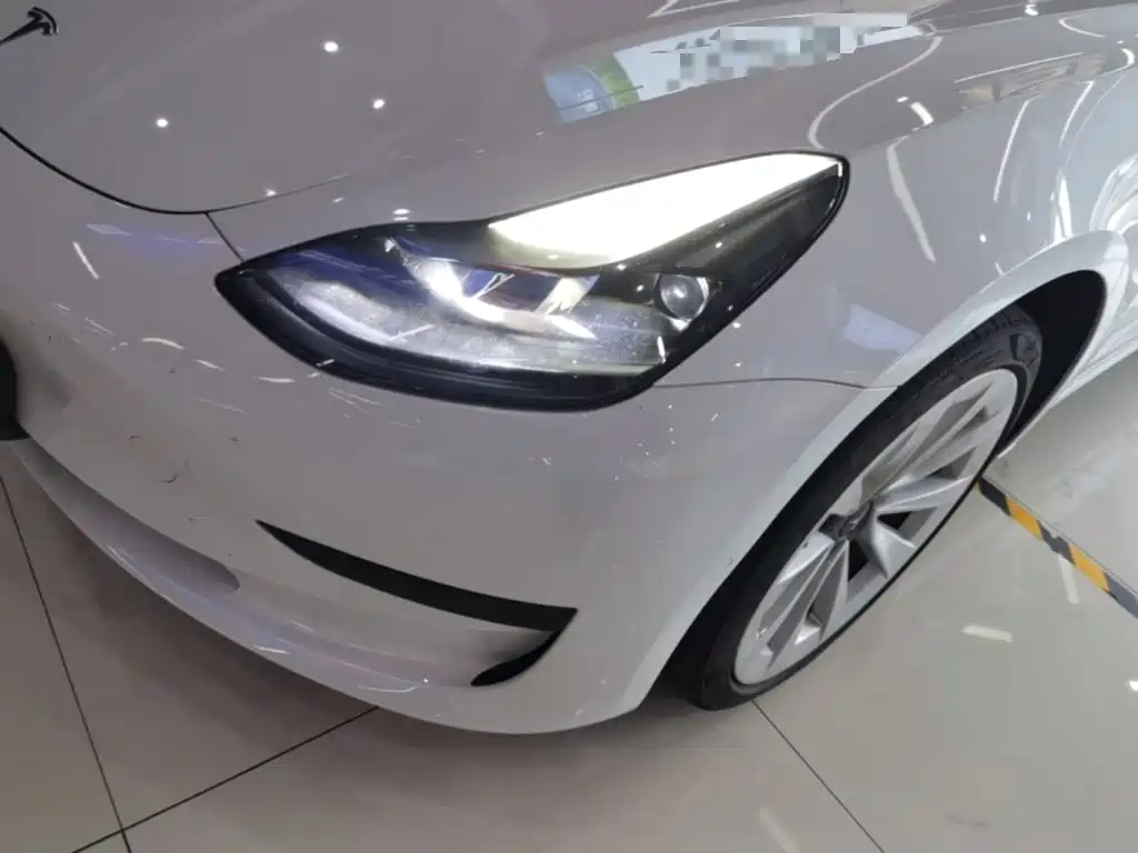 Tesla Model 3 — миниатюра 24