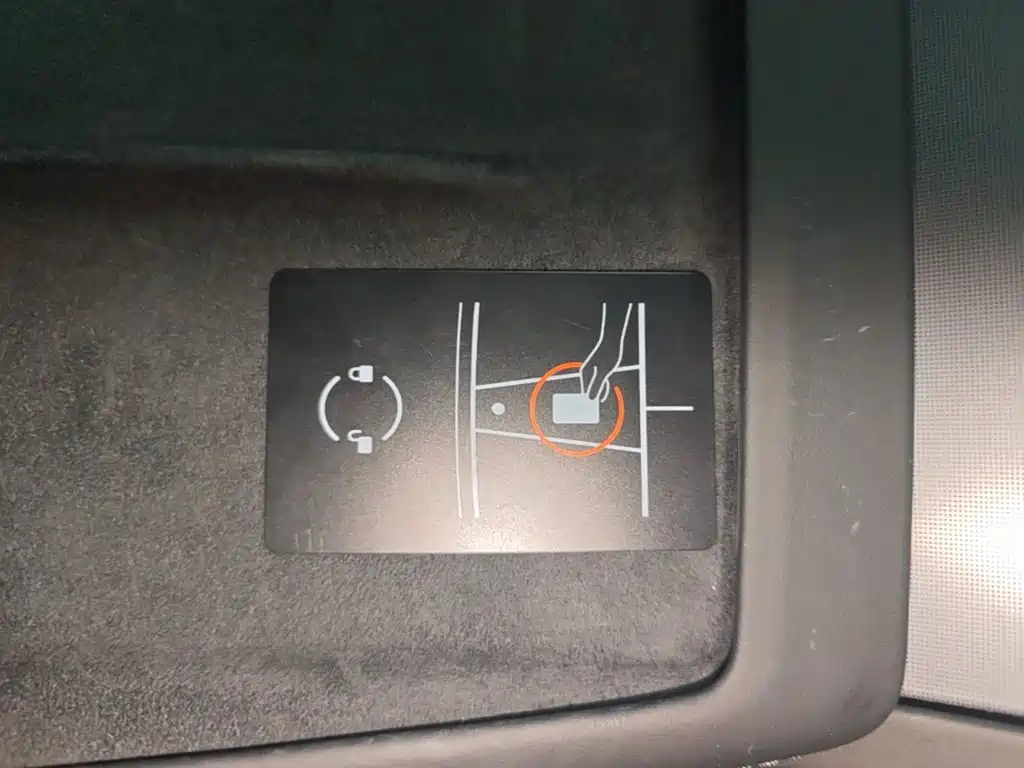 Tesla Model 3 — миниатюра 9