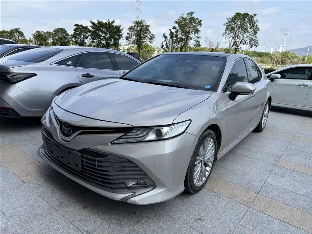 TOYOTA CAMRY
