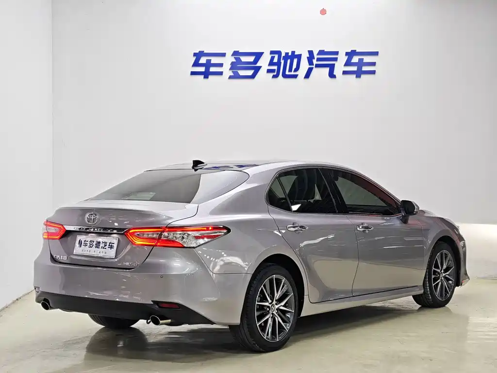 Toyota Camry — миниатюра 7