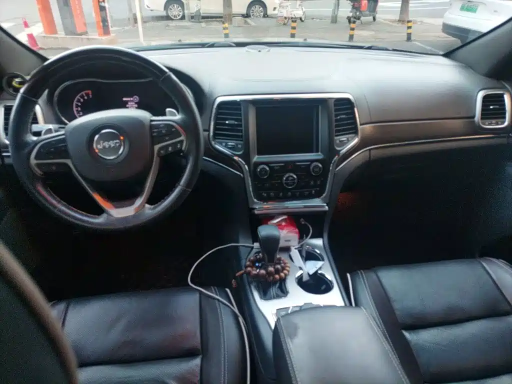 Jeep Grand Cherokee (Import) — миниатюра 10