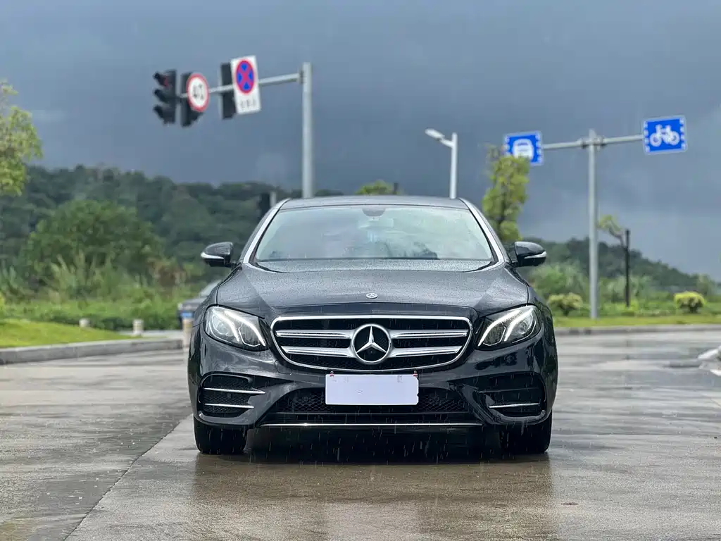 Mercedes-Benz E-Class — миниатюра 2