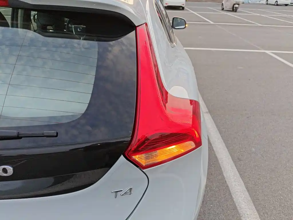 Volvo V40 — миниатюра 24
