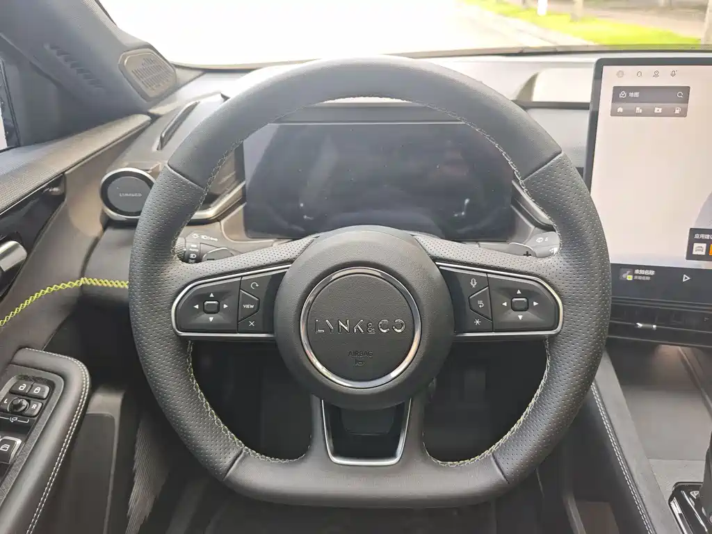 Lynk & Co 03 — миниатюра 15
