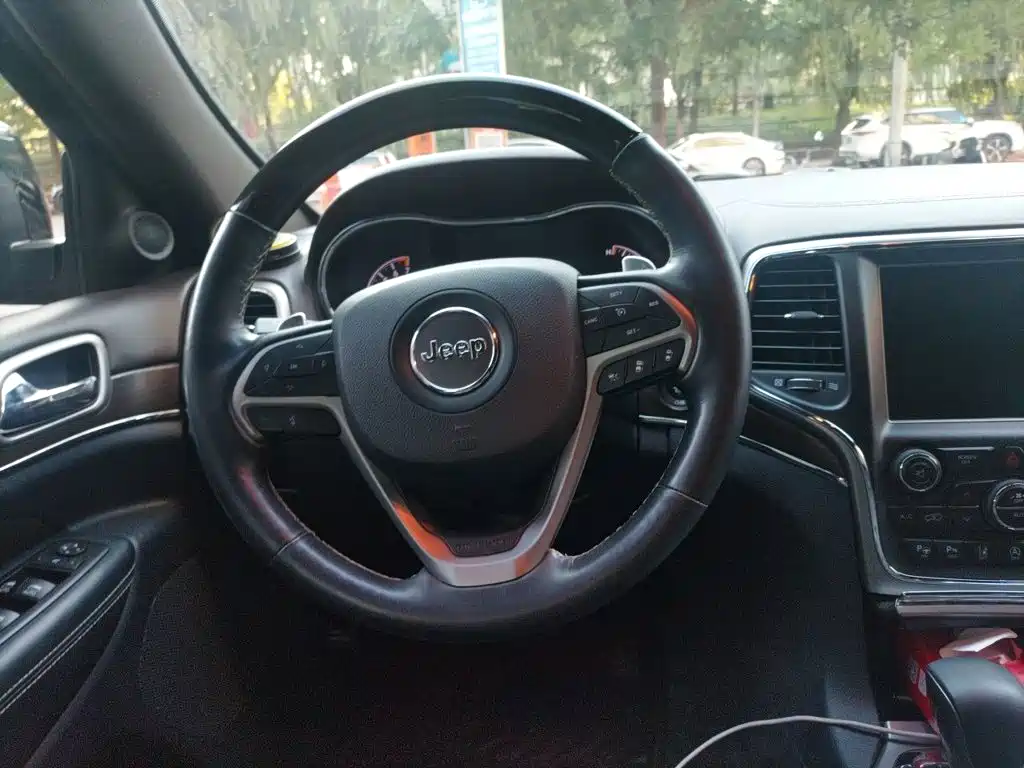 Jeep Grand Cherokee (Import) — миниатюра 11