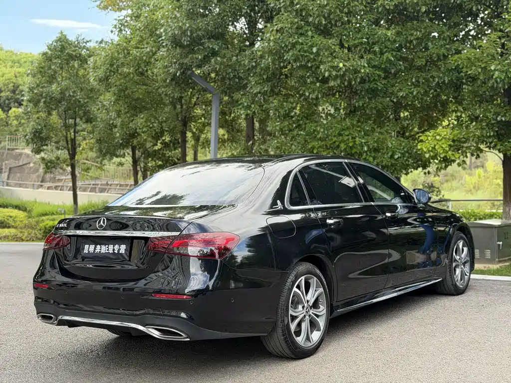 Mercedes-Benz E-Class — миниатюра 7