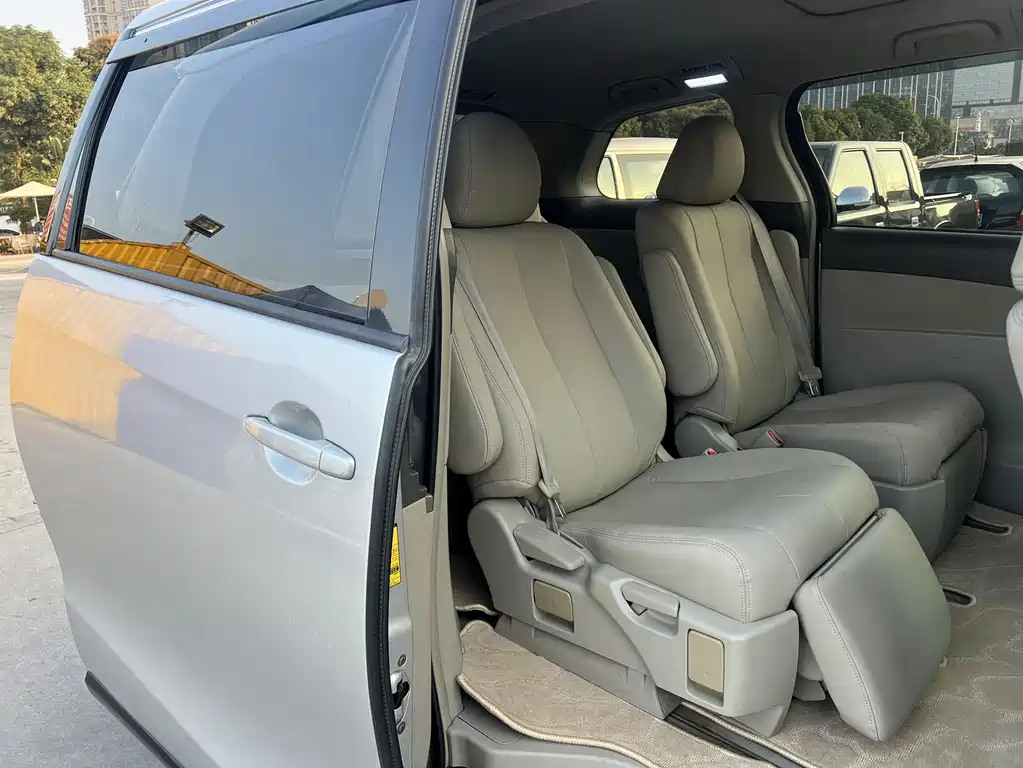 Toyota Previa 2006 2.4L 7 Standard