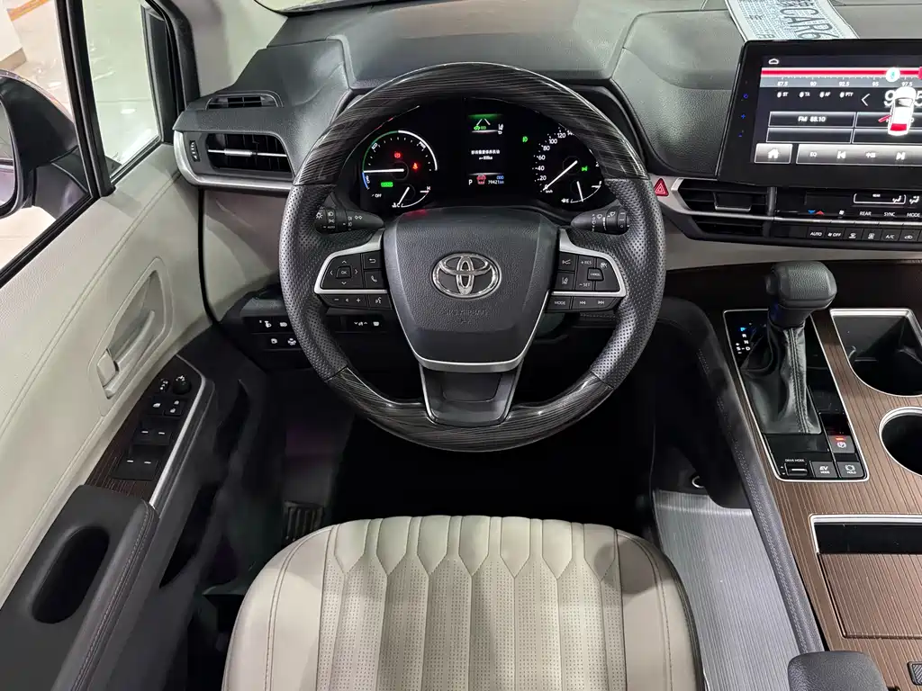 TOYOTA SIENNA