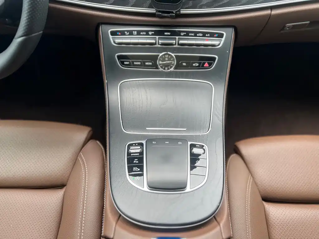 Mercedes-Benz E-Class — миниатюра 17