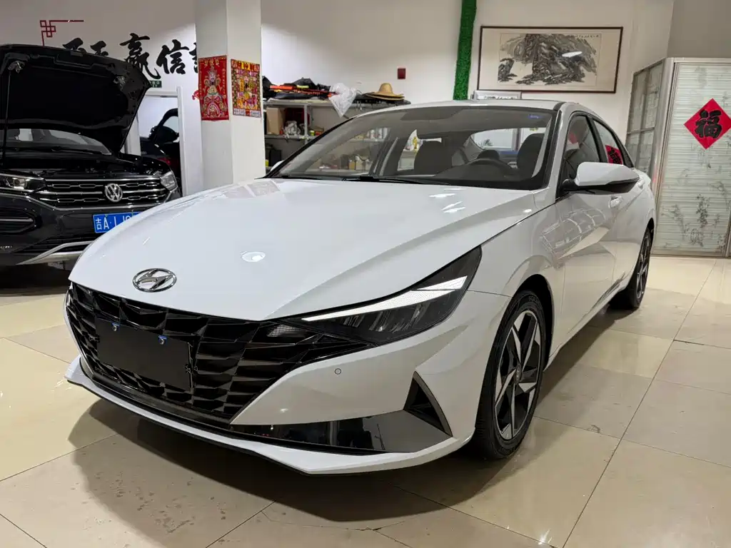 HYUNDAI ELANTRA