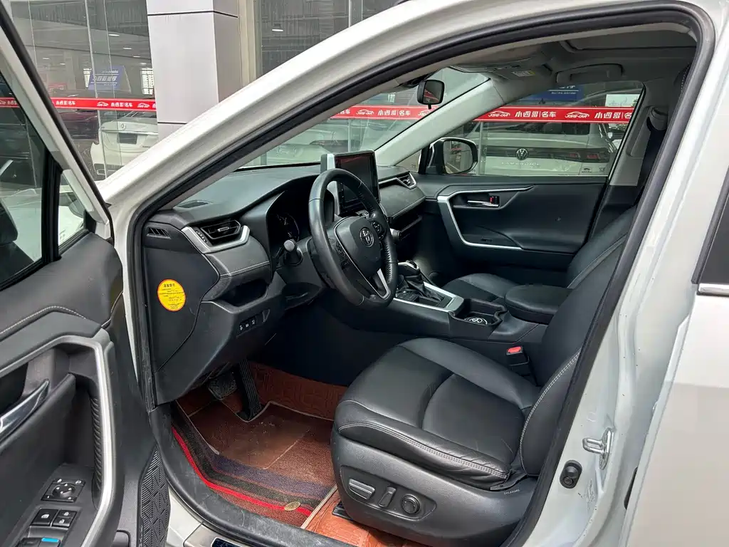 Toyota RAV4 — миниатюра 5