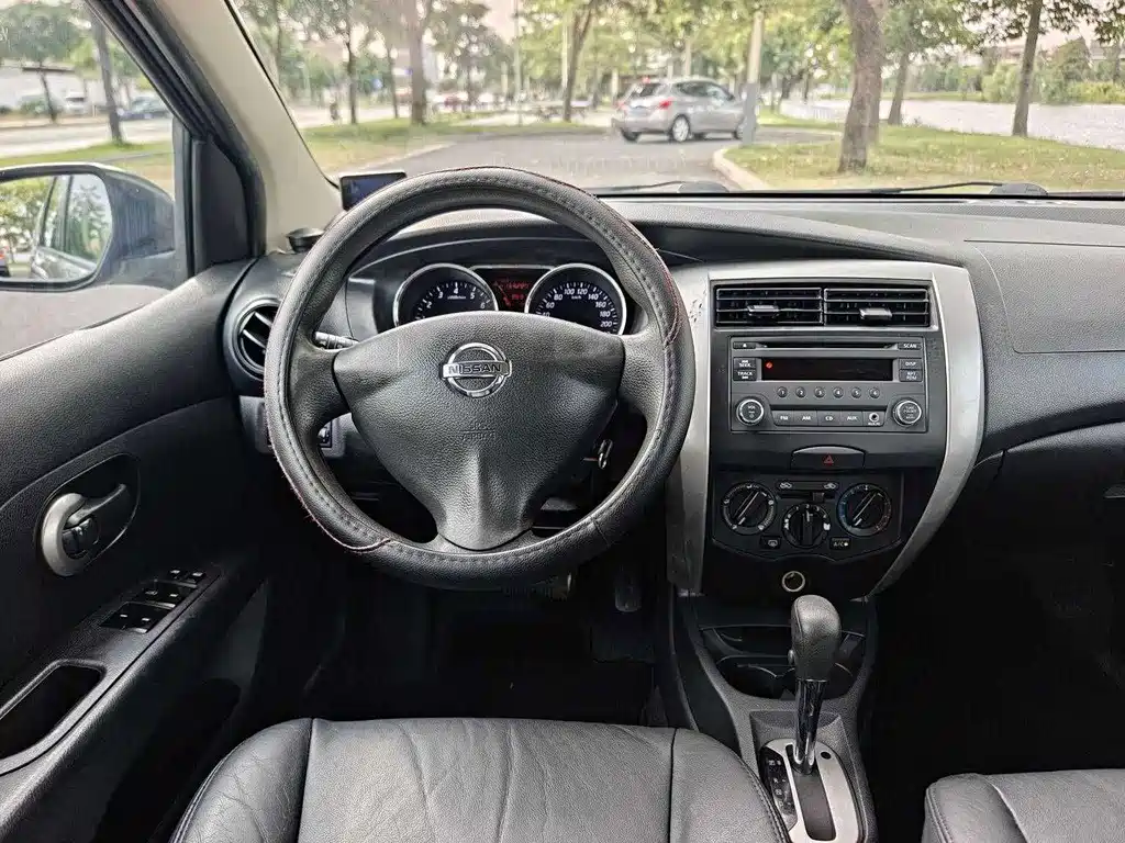 Nissan Livina — миниатюра 9