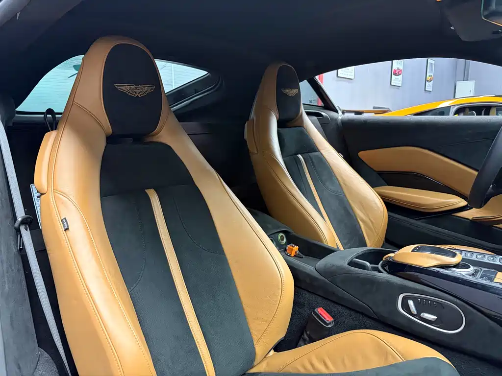 Aston Martin V8 Vantage — миниатюра 16