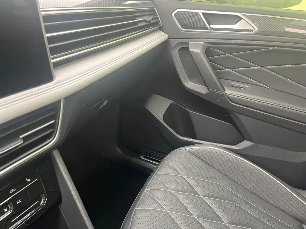 Volkswagen Tiguan L — миниатюра 20