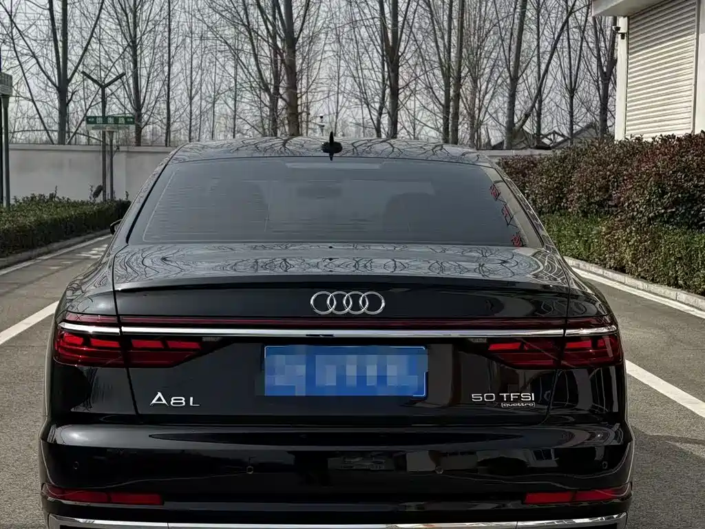 AUDI A8
