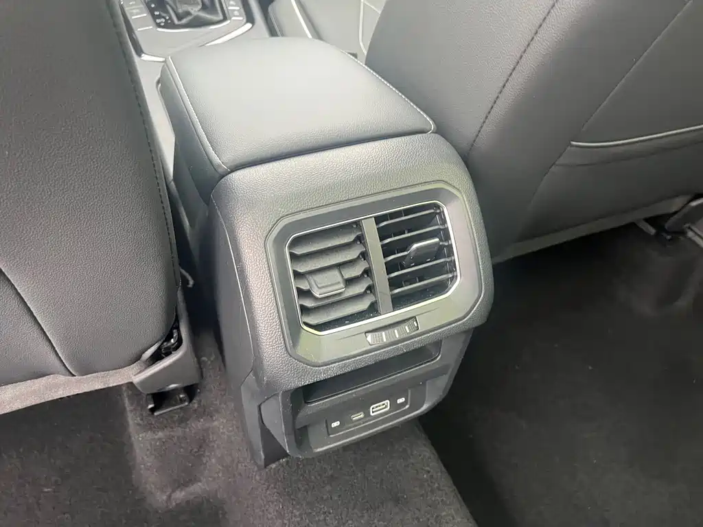 Volkswagen Tiguan L — миниатюра 23