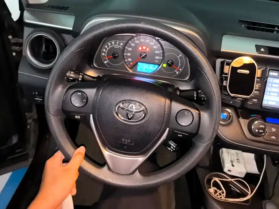 Toyota RAV4 — миниатюра 15