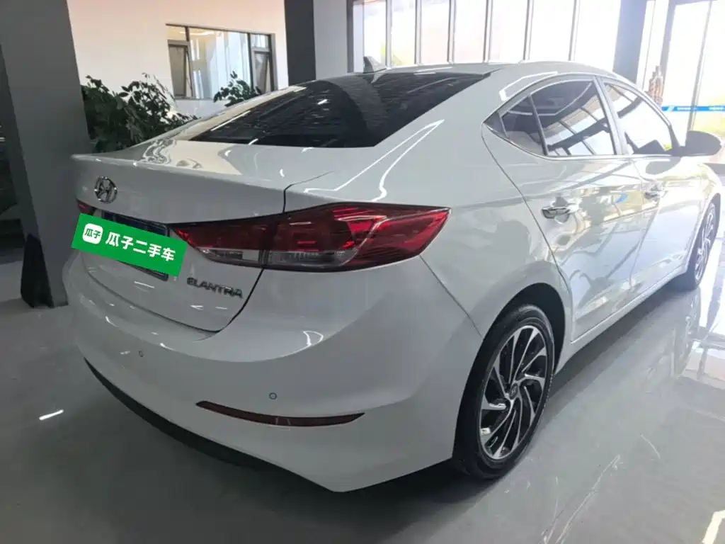 Hyundai Elantra — миниатюра 7