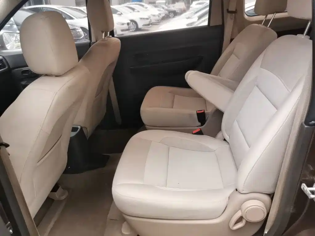 Wuling Hongguang — миниатюра 17