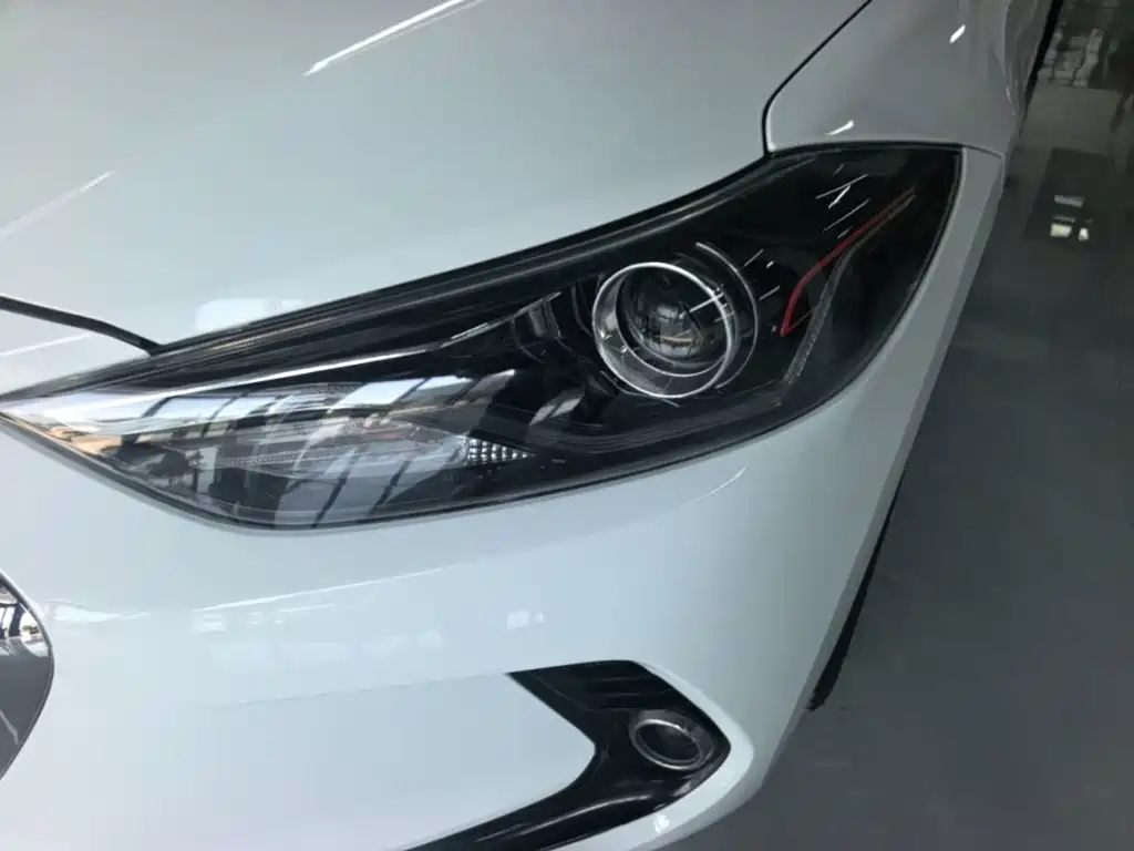 Hyundai Elantra — миниатюра 24