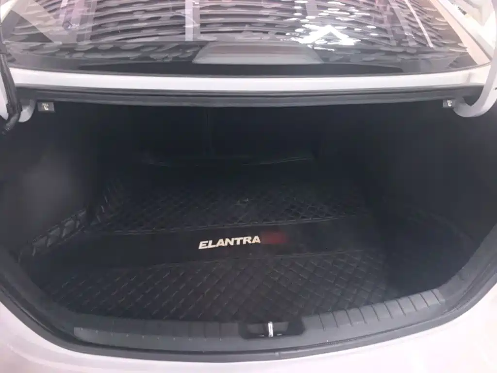Hyundai Elantra — миниатюра 19