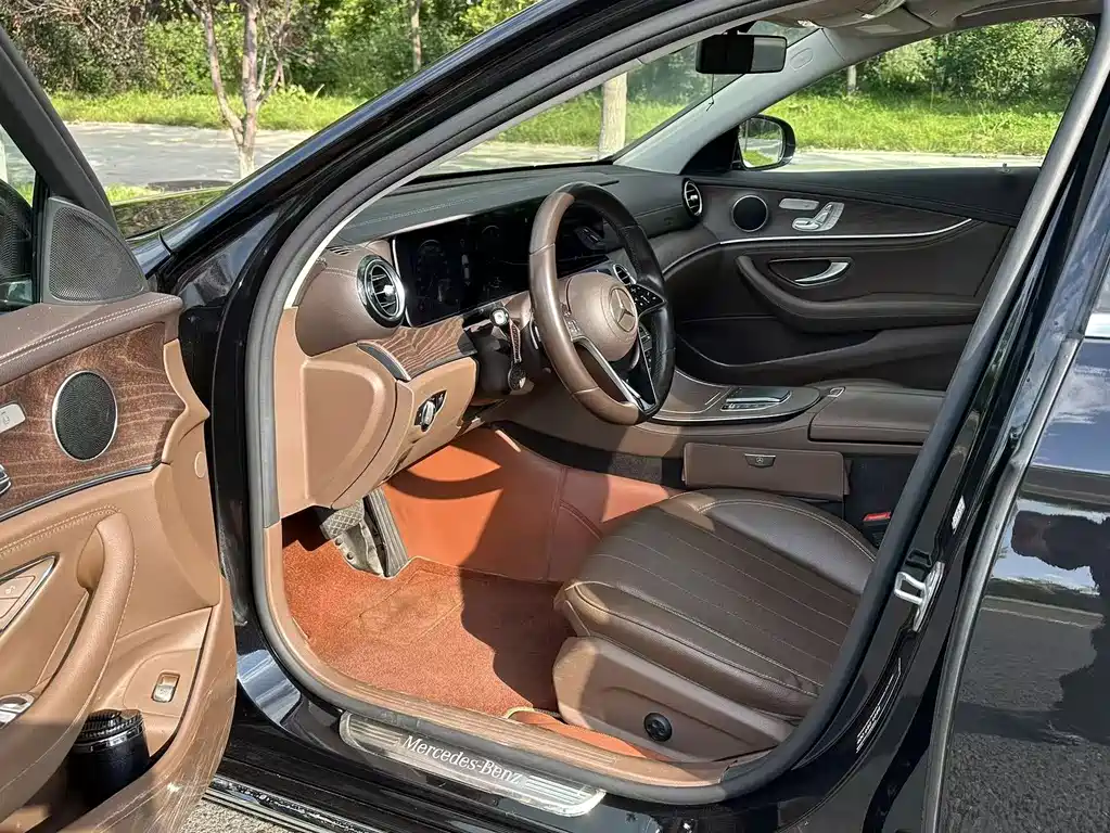Mercedes-Benz E-Class — миниатюра 13