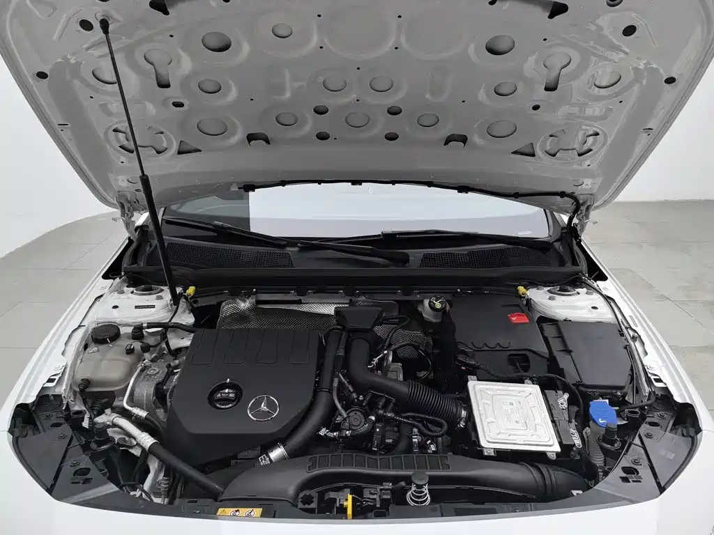 Mercedes-Benz A-Class — миниатюра 6