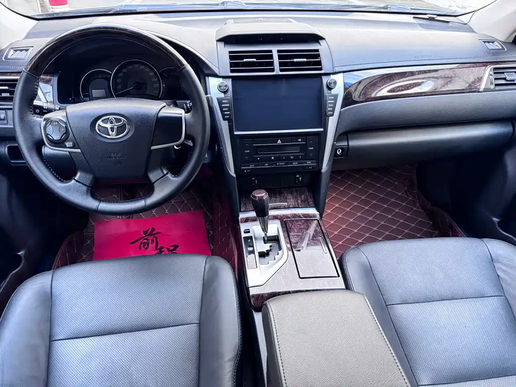 Toyota Camry — миниатюра 5