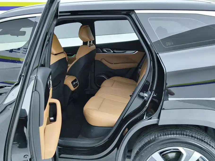 Geely Boyue L — миниатюра 11