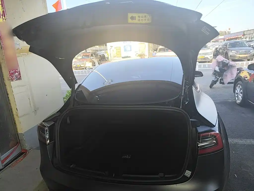 Tesla Model 3 — миниатюра 19