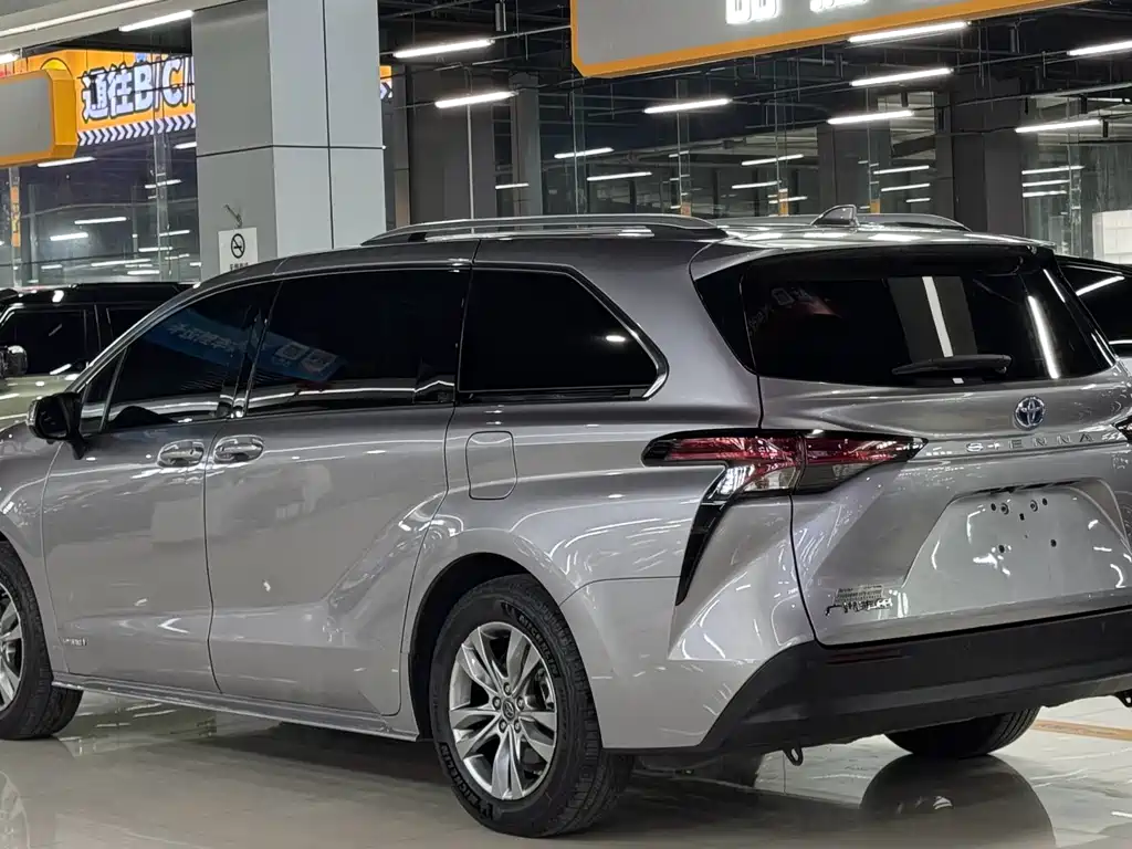 TOYOTA SIENNA