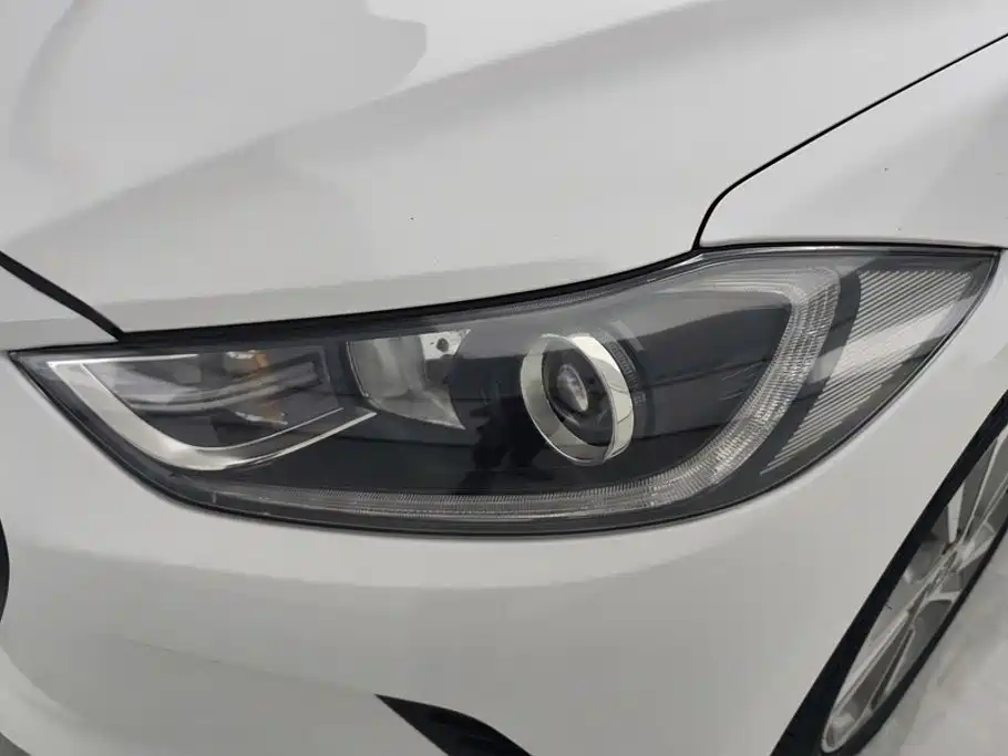 Hyundai Elantra — миниатюра 5