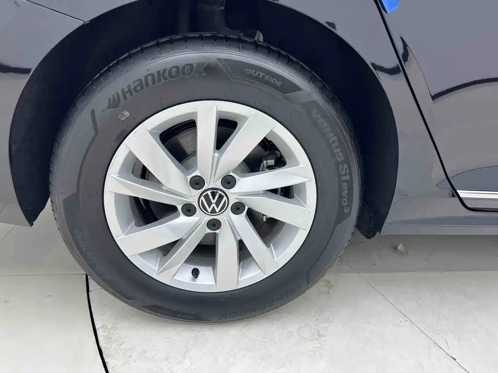 VOLKSWAGEN PASSAT NEW ENERGY