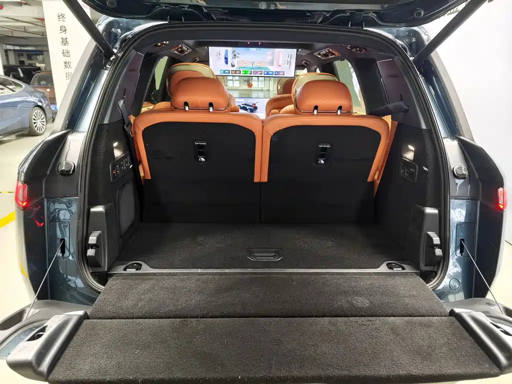 Lynk & Co 900 — миниатюра 5