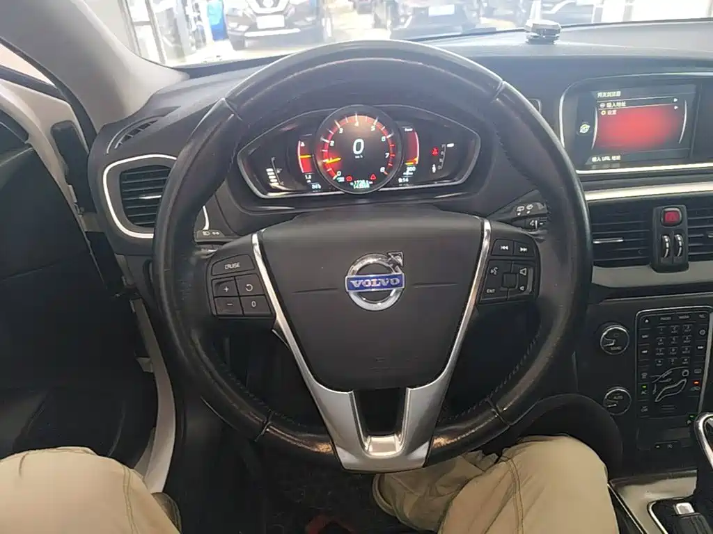 Volvo V40 — миниатюра 11
