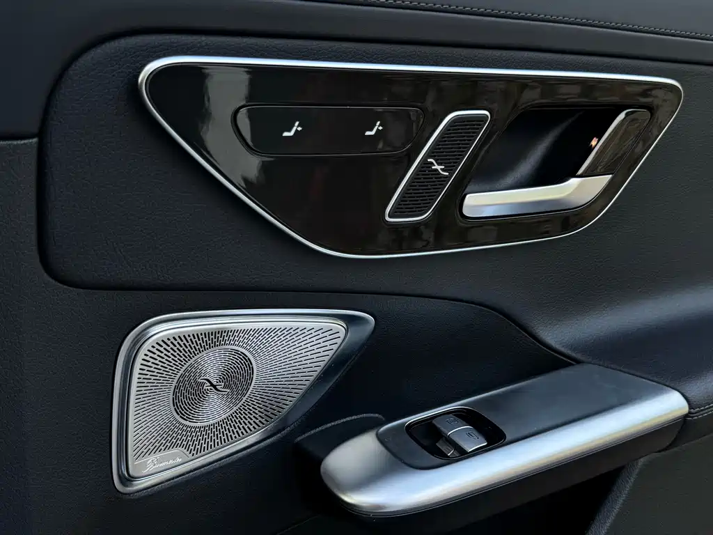 Mercedes-Benz C-Class — миниатюра 14
