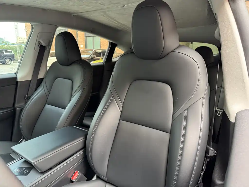 Tesla Model Y — миниатюра 17