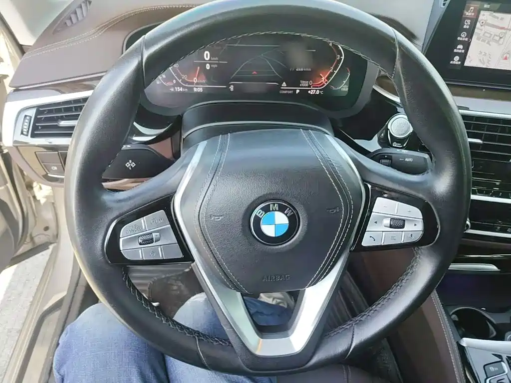 BMW 5 Series — миниатюра 11