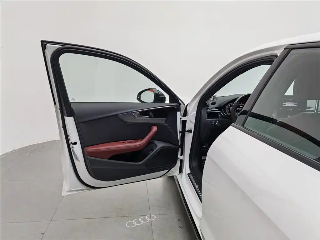 Audi A4L 2023 40 TFSI Luxury