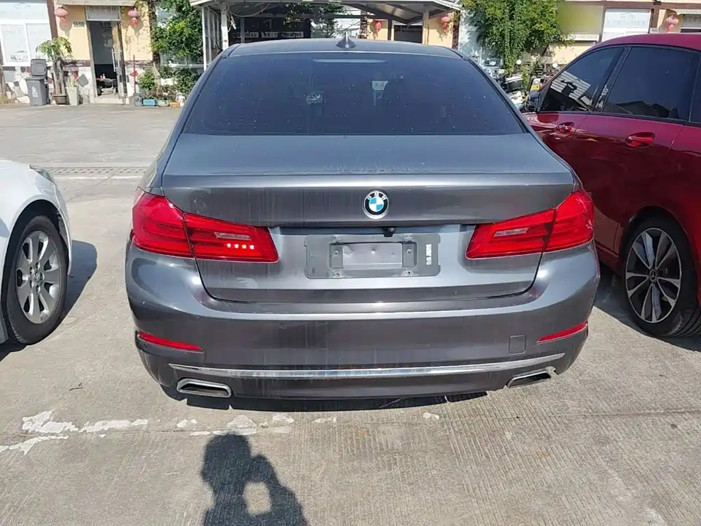 BMW 5 Series — миниатюра 6