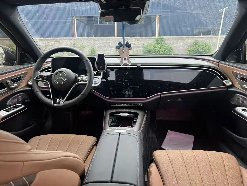 Mercedes-Benz E-Class — миниатюра 4