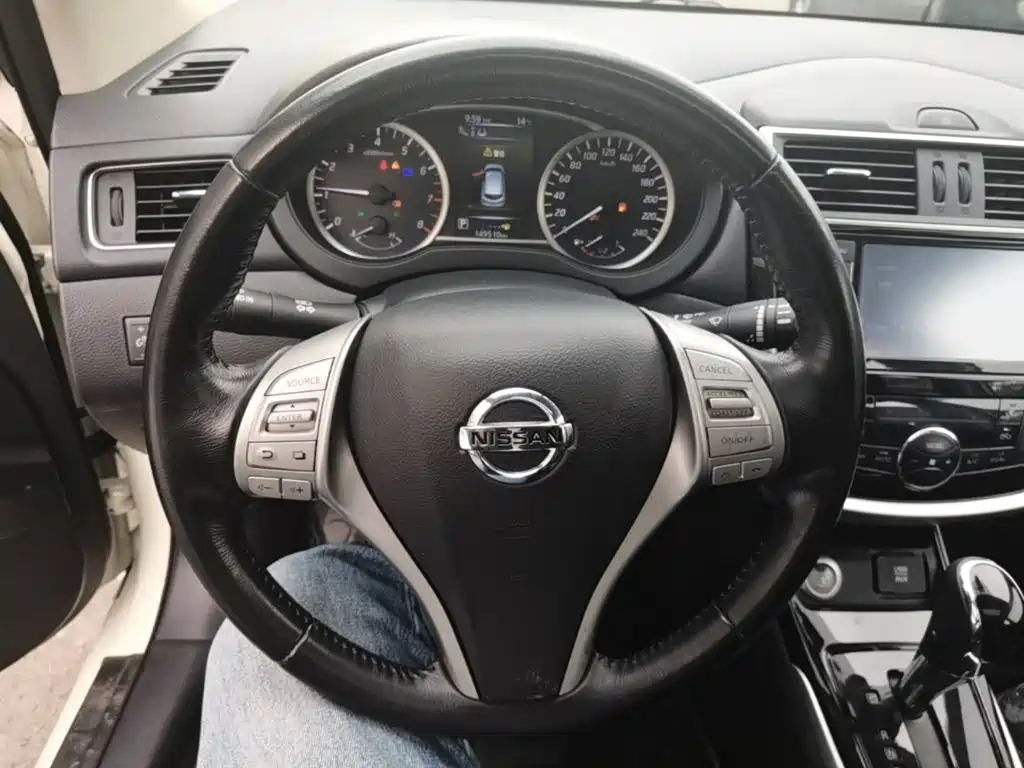 Nissan Tiida — миниатюра 11