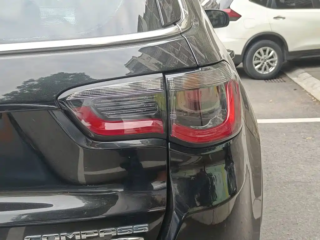 Jeep Compass — миниатюра 8