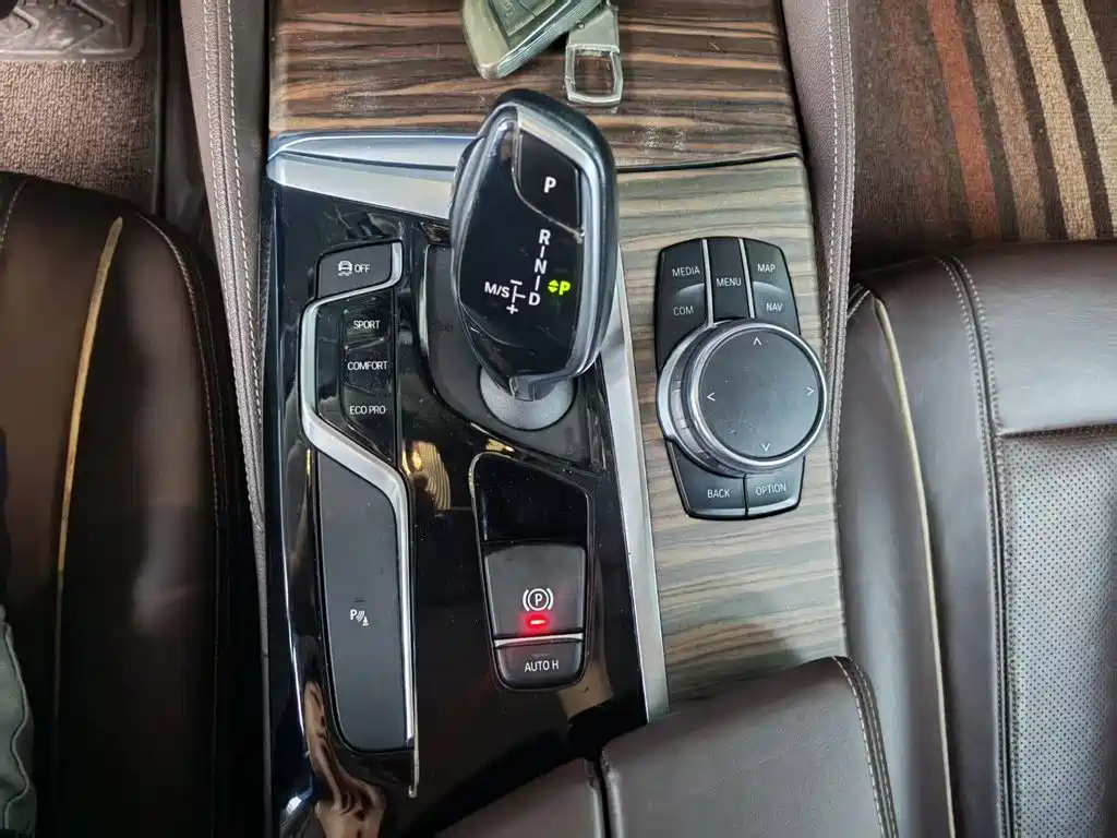 BMW 5 Series — миниатюра 14