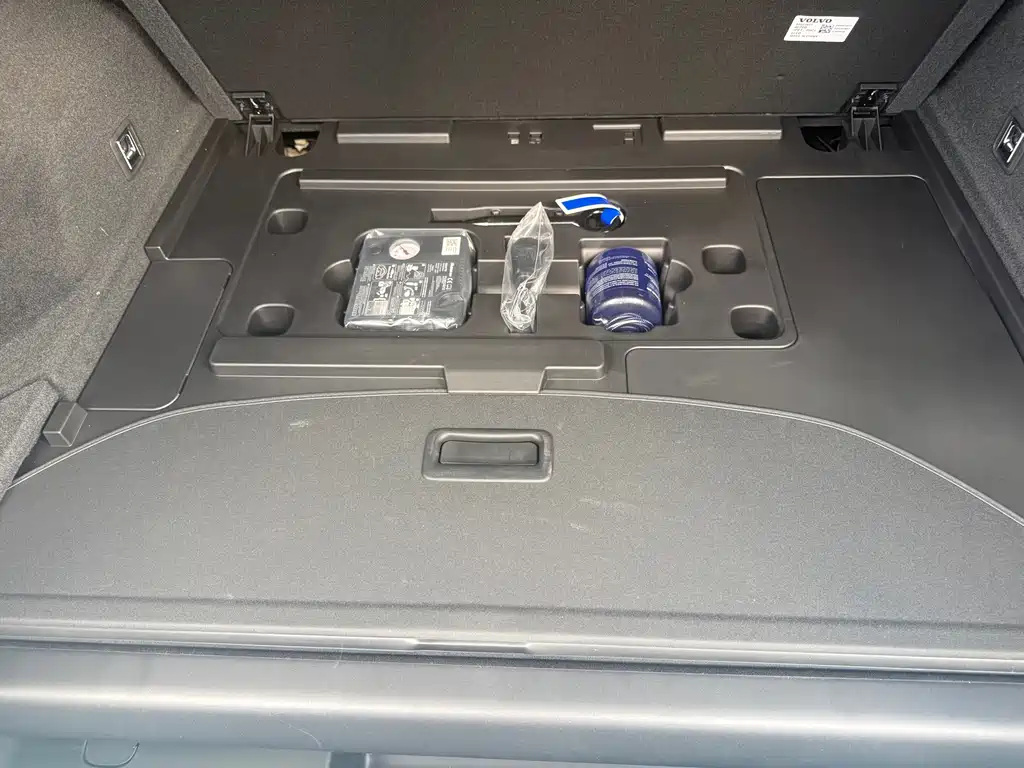 Volvo XC70 PHEV — миниатюра 9