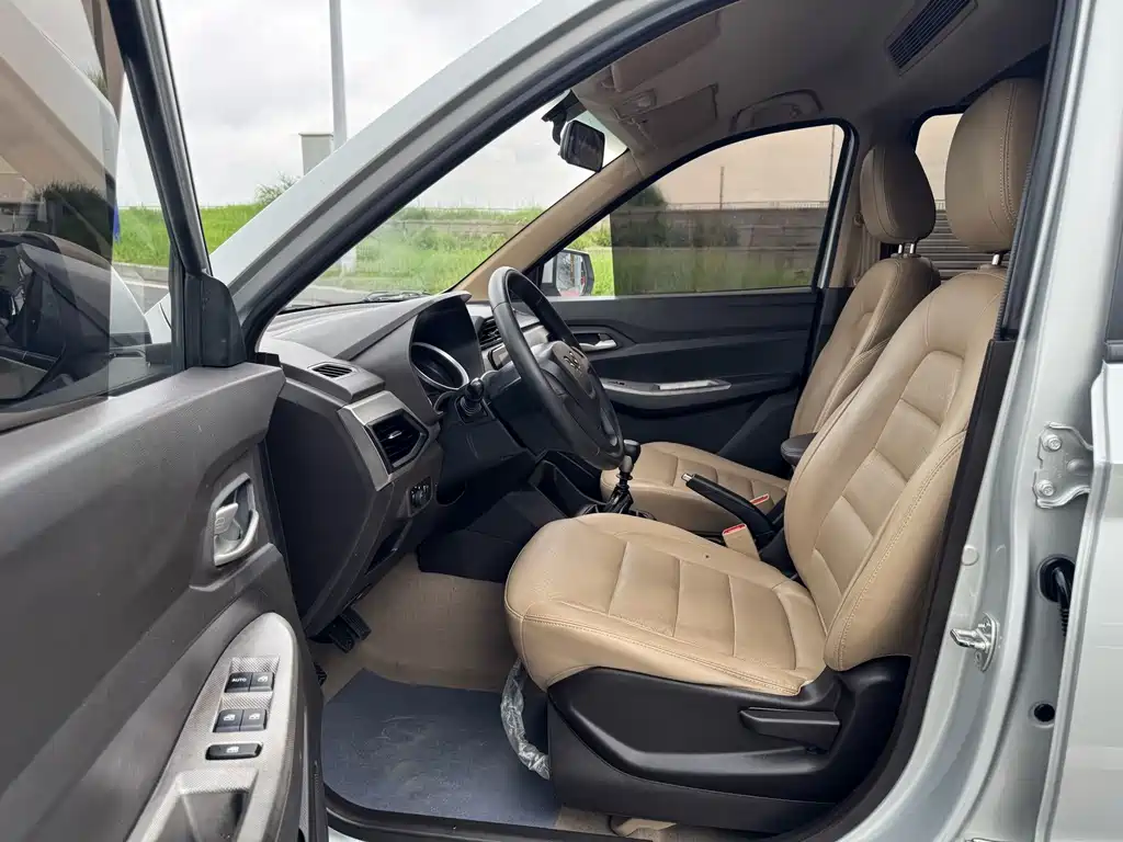 Wuling Hongguang — миниатюра 9