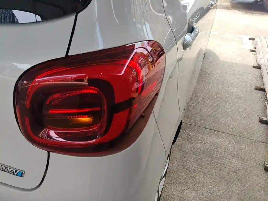 Wuling MINIEV — миниатюра 8