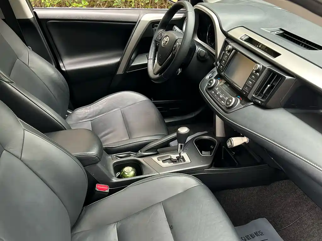 Toyota RAV4 — миниатюра 9