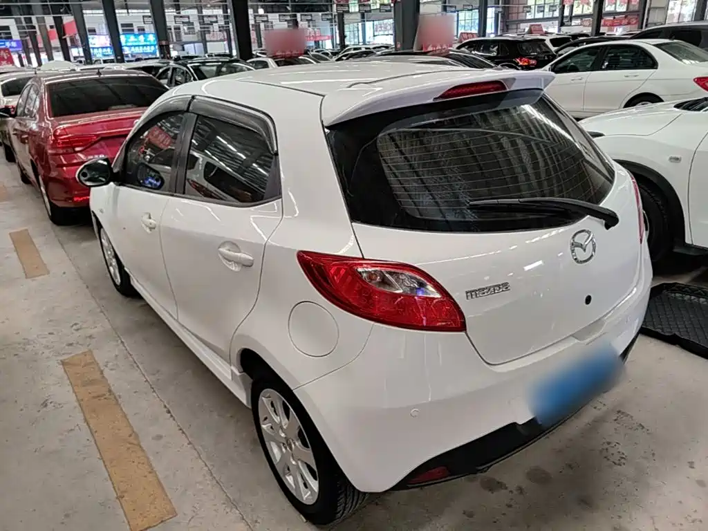 Mazda 2 — миниатюра 5