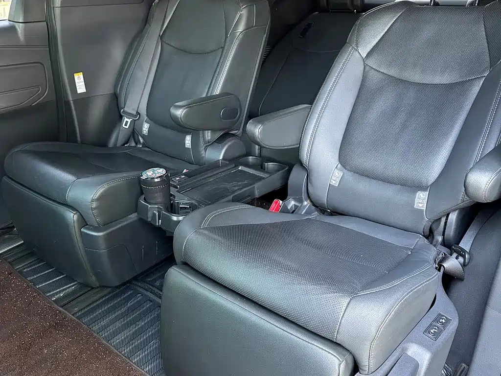 Toyota Sienna — миниатюра 7